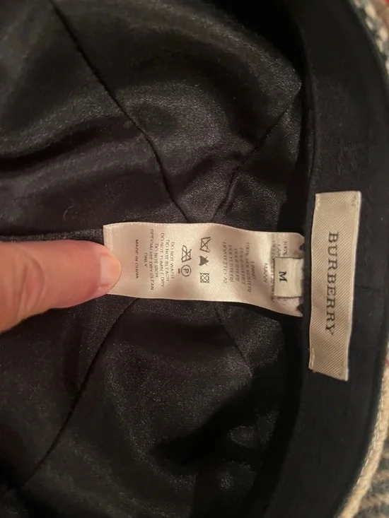 Burberry Beige Plaid Baker Boy Cap with Black and Red Details - Picture 5 of 6